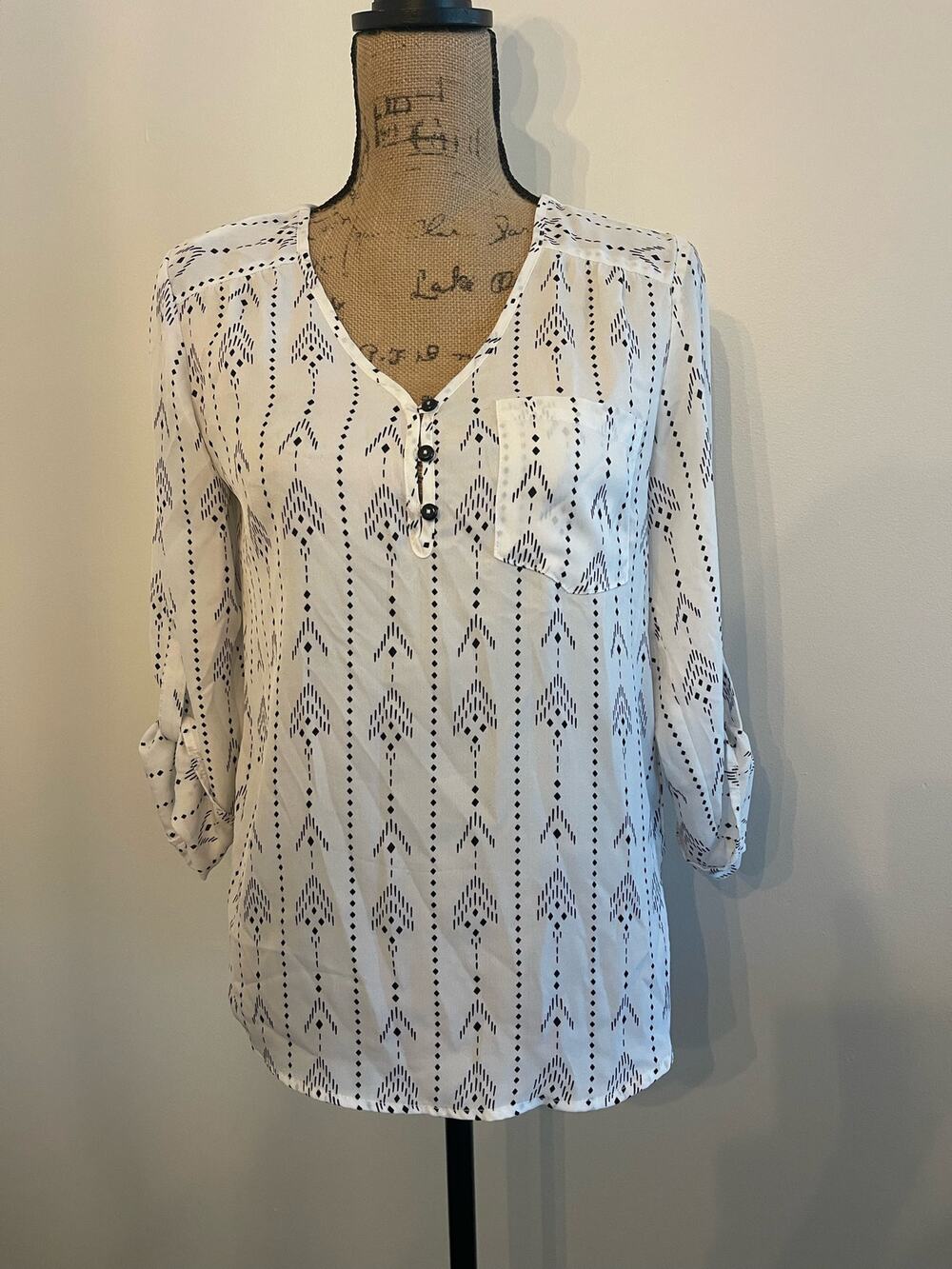 Market & Spruce White Blouse with Black Design Size Small